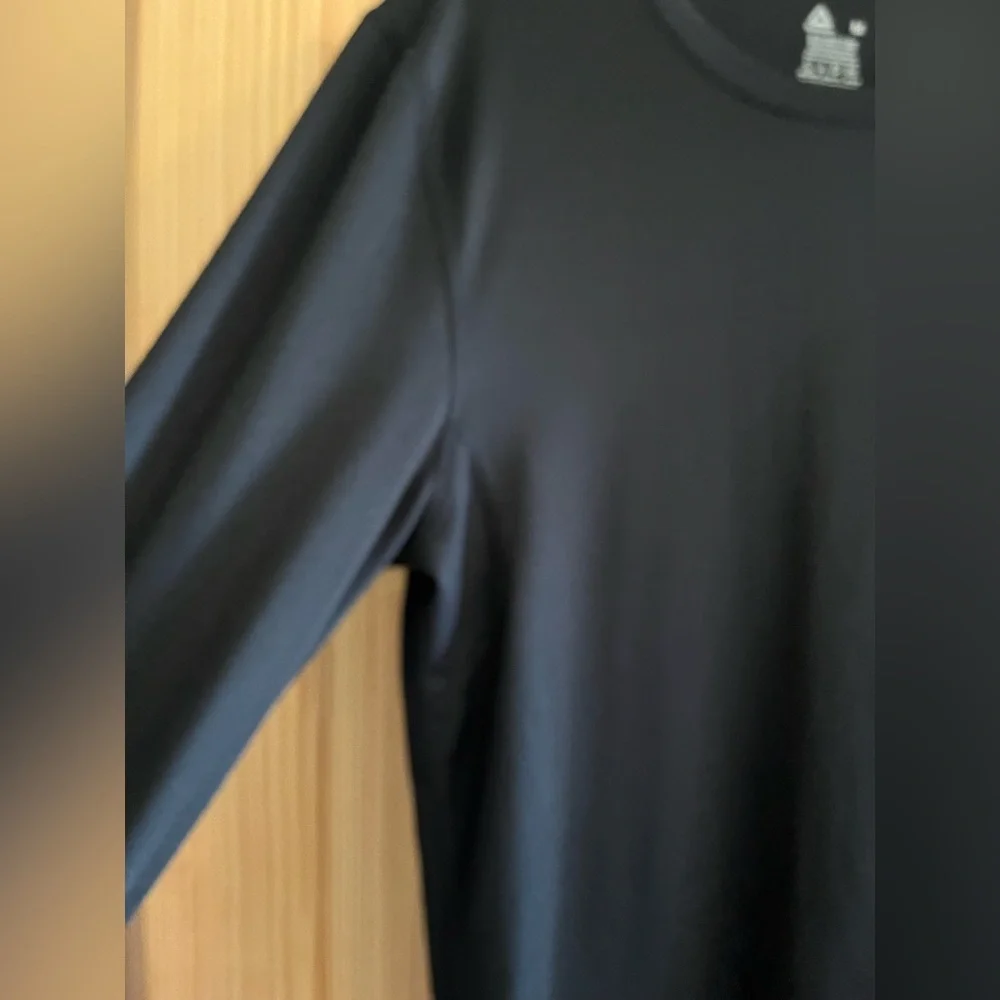 Men’s Black Long Sleeve Reebok Shirt Size‎ Medium